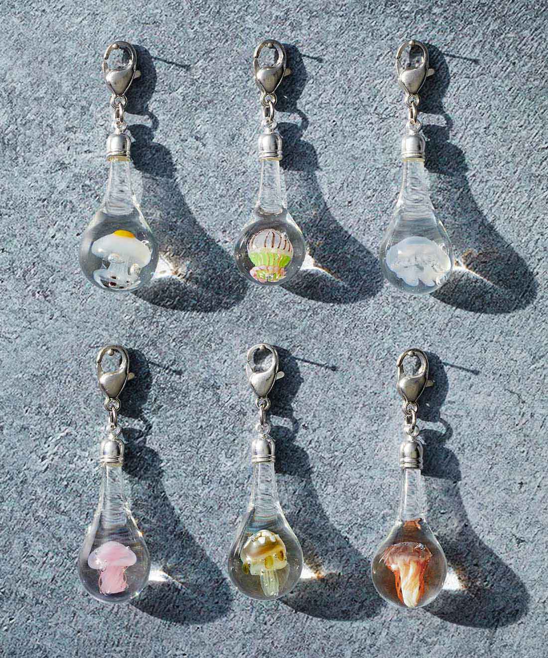 YOU+MORE! | しずくの中で浮遊するクラゲ採集ガラスチャーム