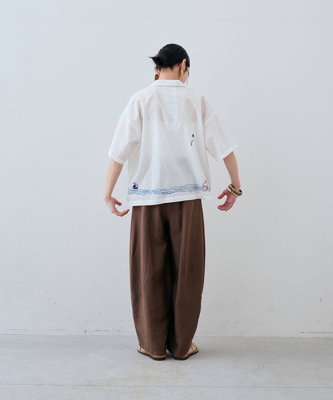 MEDE19F|バカンス刺繍開衿シャツ〈オフホワイト〉のコーディネート|163cm　size：TOP 1 PANTS M
