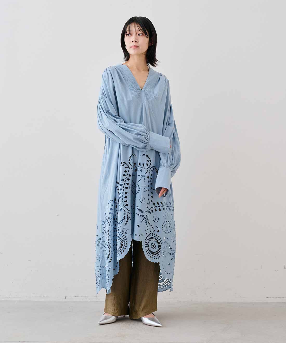 MEDE19F|MEDE19F　〈MADE IN INDIA COLLECTION〉エンブロイダリーコットンワンピース|モデル身長：163cm　着用サイズ：2