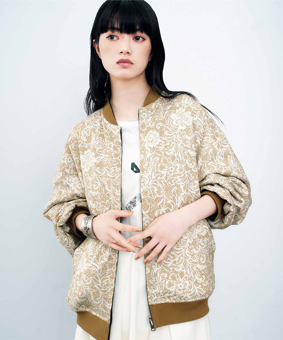MEDE19F | レースプリント リバーシブル中わたブルゾン〈ブラック&times;ベージュ〉