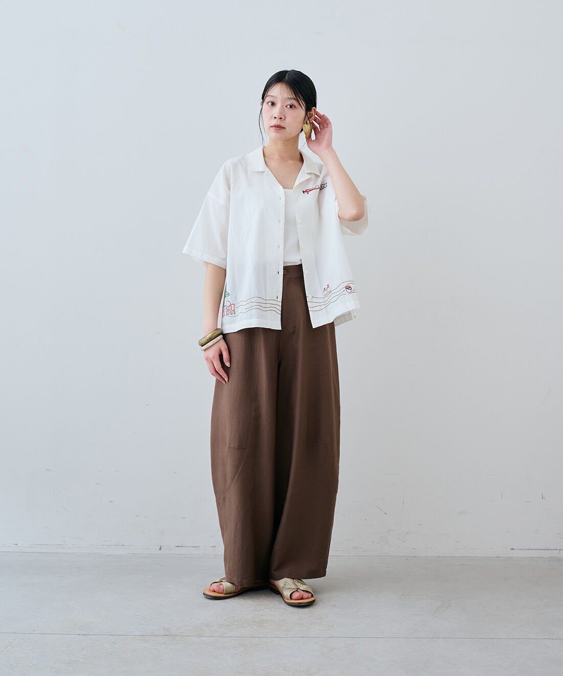 MEDE19F|バカンス刺繍開衿シャツ〈オフホワイト〉のコーディネート|163cm　size：TOP 1 PANTS M