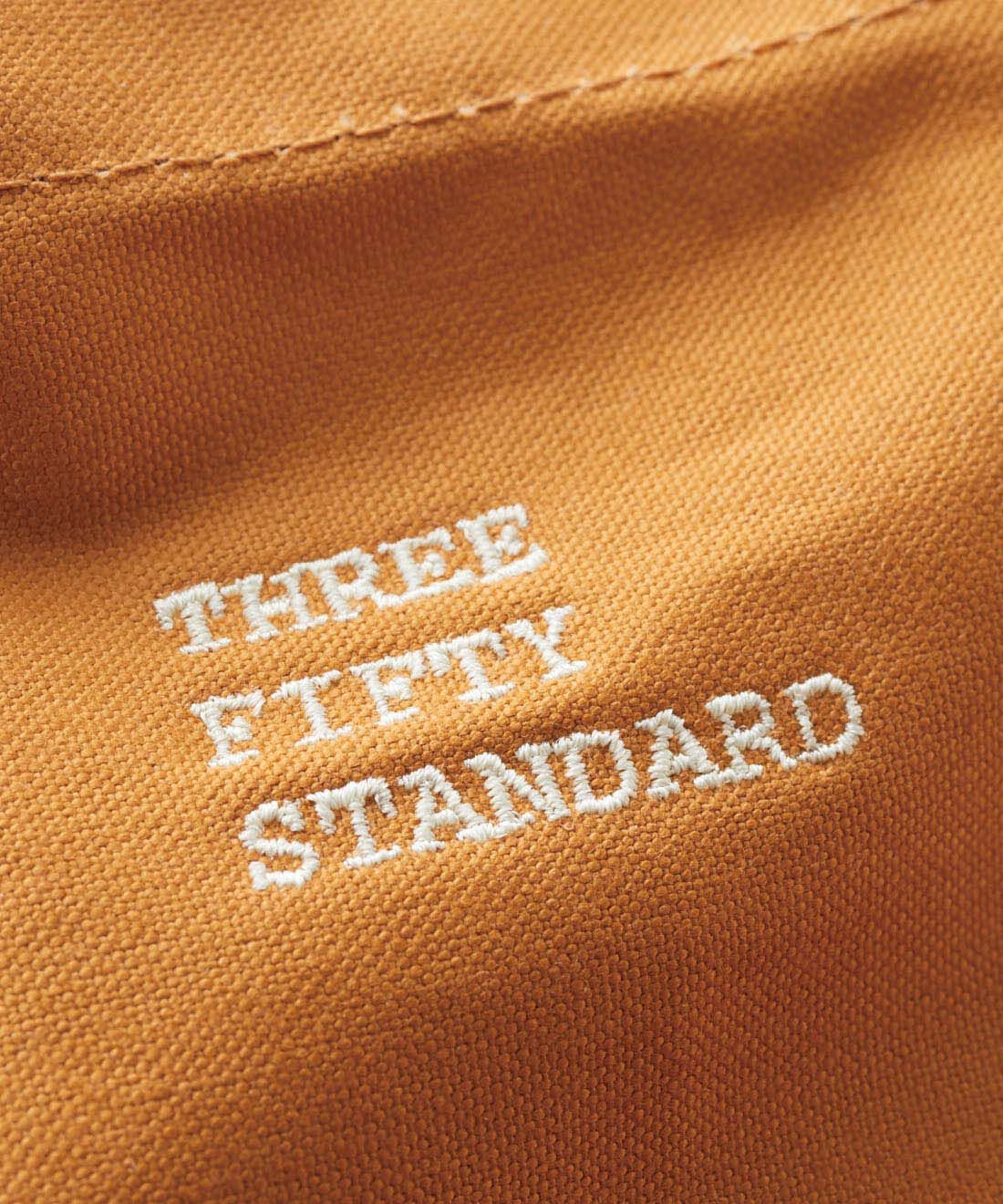 THREE FIFTY STANDARD|THREE FIFTY STANDARD　カラーキャンバス素材のショルダー付きトートバッグ〈パンプキン〉|ロゴのワンポイント刺しゅうやハンドル＆ショルダー裏側の配色テープで白をきかせて、印象もさわやかに。
