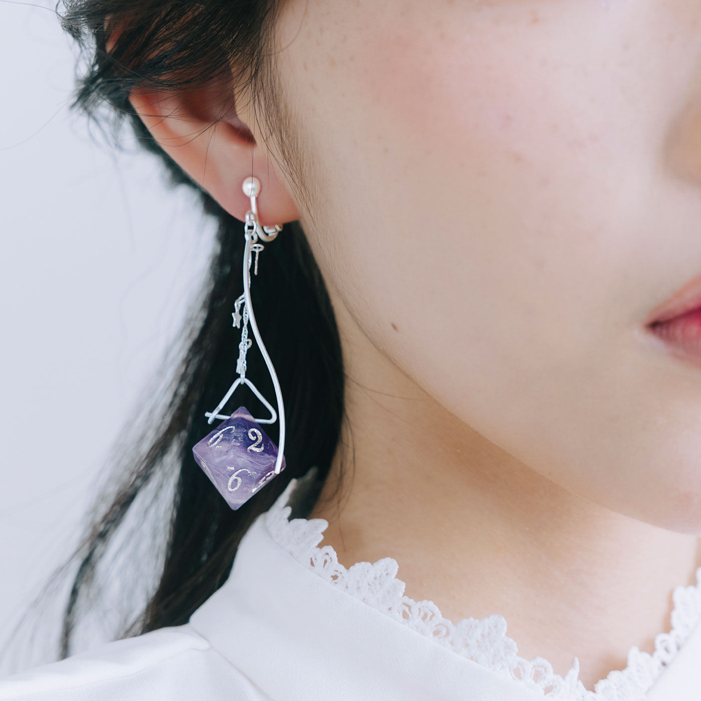 フェリシモギフトショップ|魔法部　あなたの選択を後押しする　ダイスイヤアクセ〈silver &times; violet〉