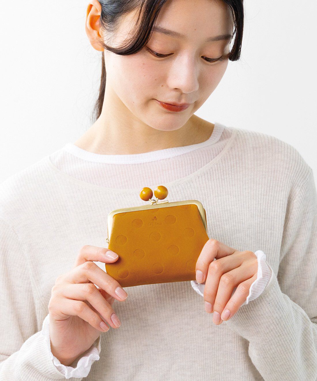 フェリシモの雑貨 Kraso|ドットに夢中 本革がま口 〈二つ折り財布〉〈キャメル〉