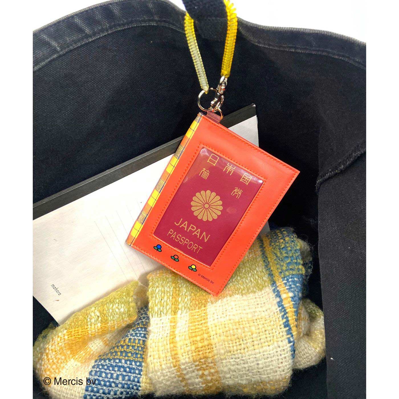 C.C.P|ＣＣＰ&times;ディック・ブルーナ　バリアフリー　カードも入る　両面窓の手帳ケース　マドラスチェック〈ダーン＆ミッフィー〉|お手持ちのリールなどつければ、さっと取り出せます。