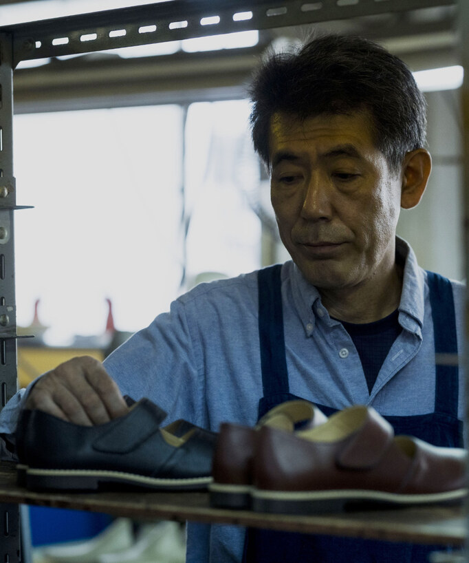 
一足を生み出す、繊細な工程。

