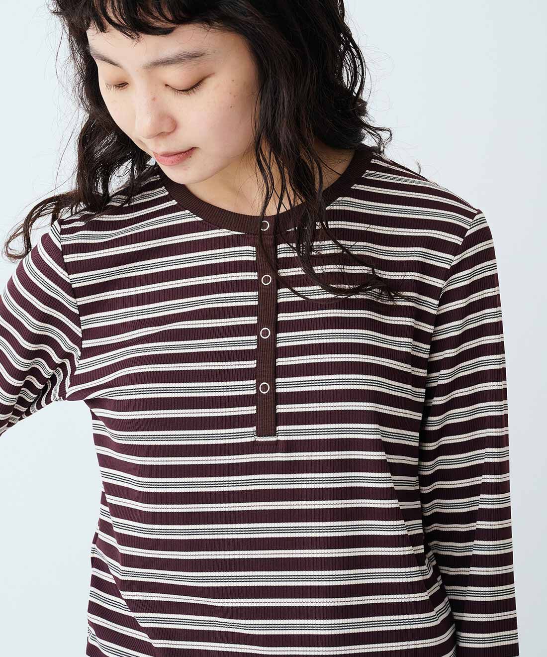 よく伸びて肌心地のいい、綿混のリブカットソー素材。